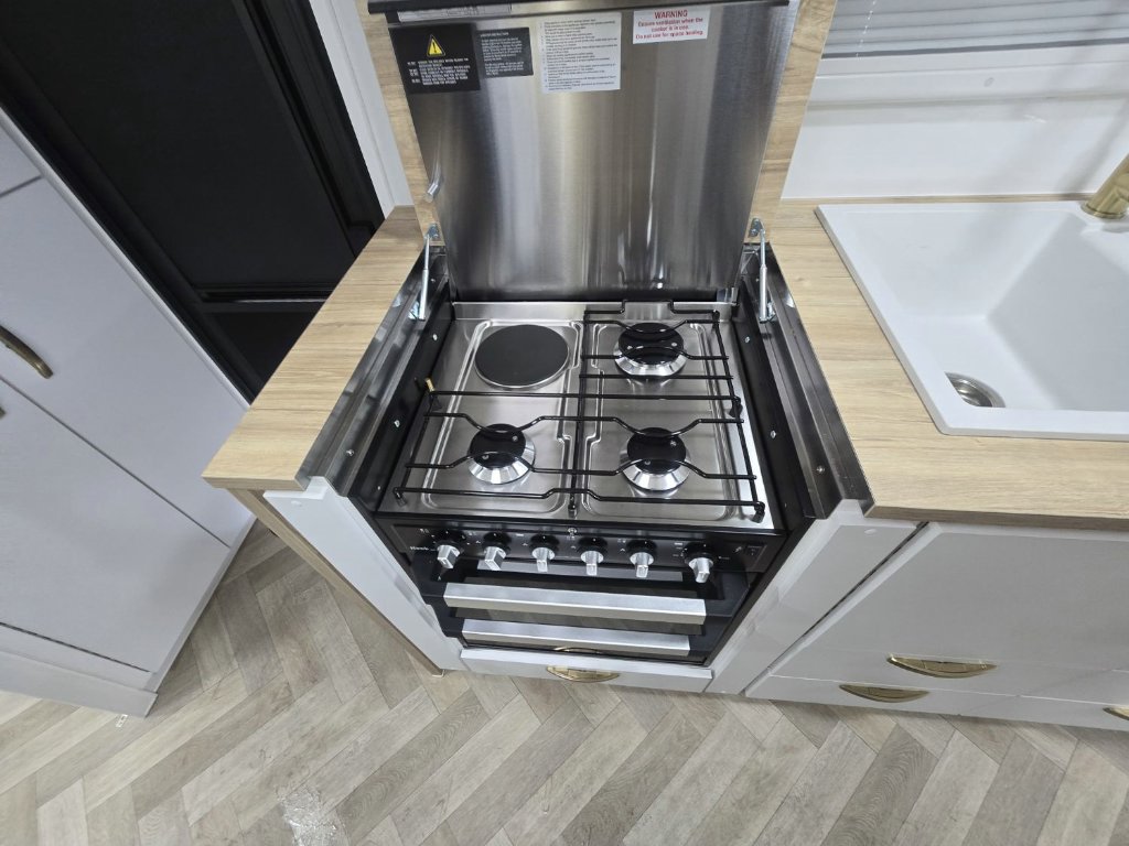 NEW 2025 SUPREME TERRITORY CARAVAN 2 AXLE