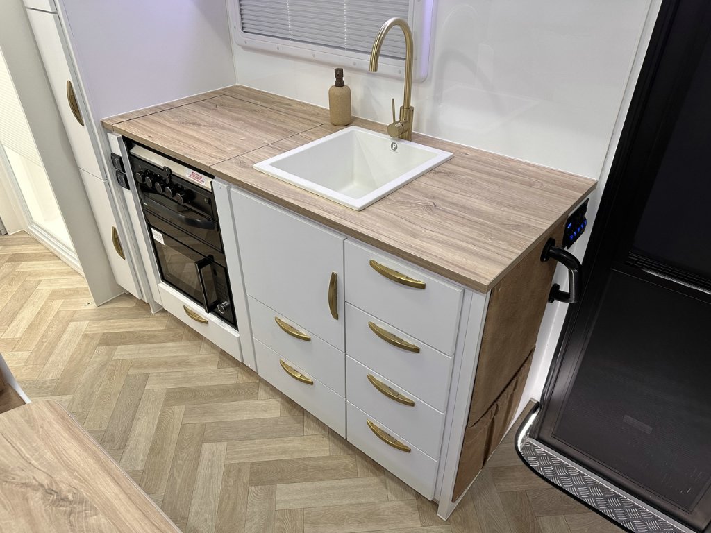 NEW 2026 LEADER CARAVANS GOLD LE CARAVAN 2 AXLE