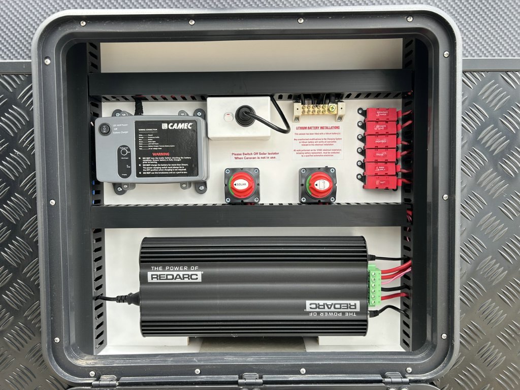 NEW 2025 SUPREME TERRITORY HYBRID CARAVAN 1 AXLE