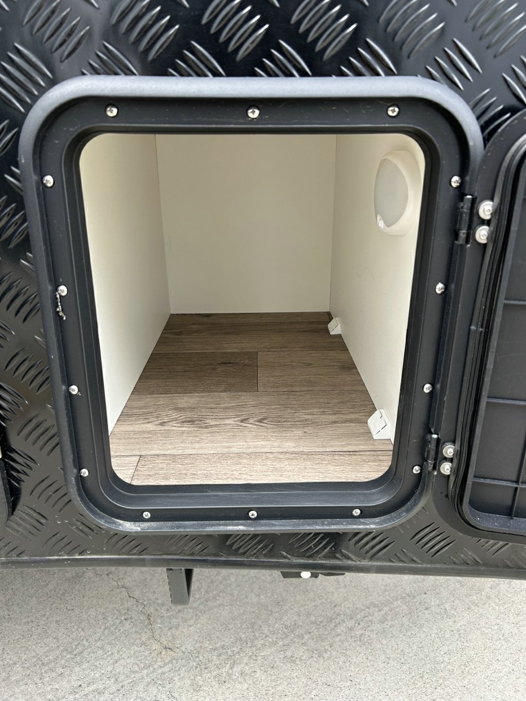 NEW 2025 SUPREME TERRITORY HYBRID CARAVAN 1 AXLE