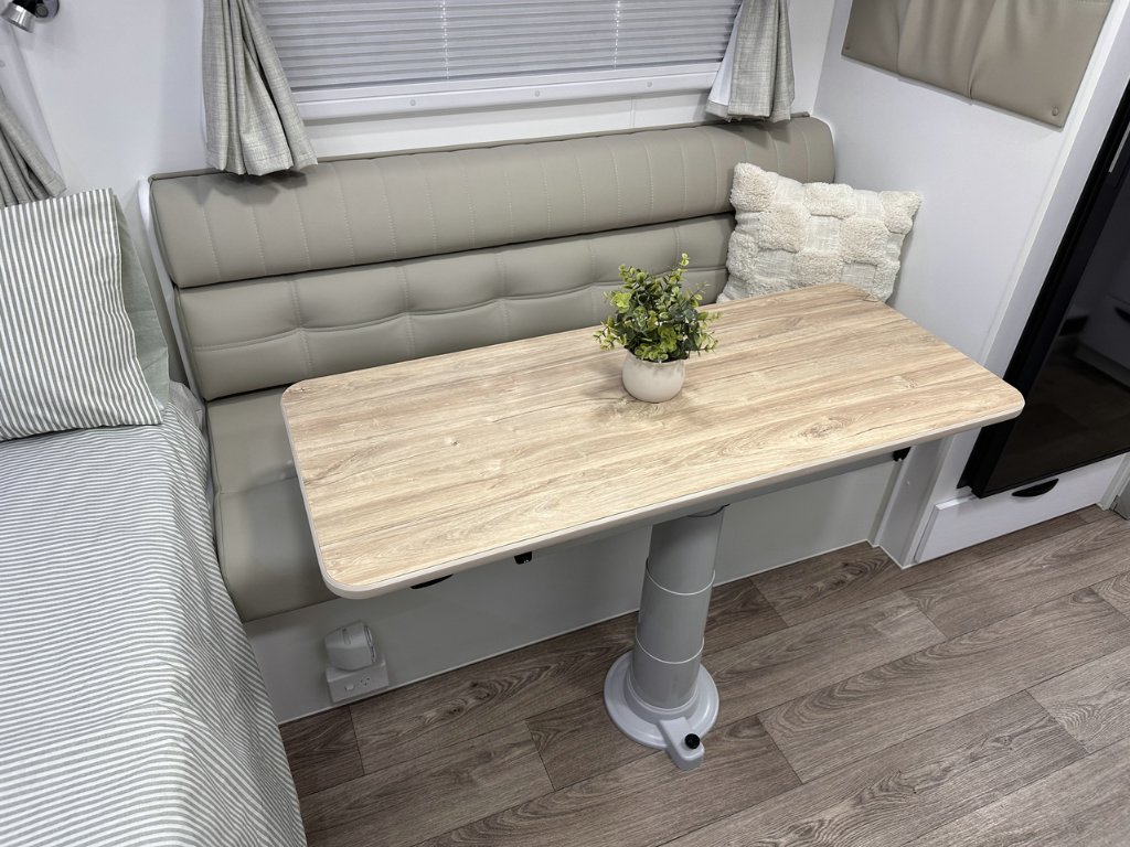 NEW 2025 SUPREME TERRITORY HYBRID CARAVAN 1 AXLE