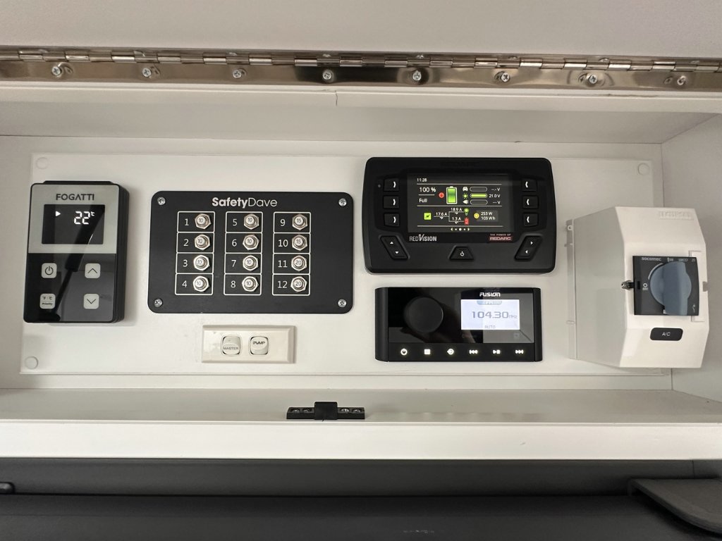 NEW 2025 SUPREME TERRITORY HYBRID CARAVAN 1 AXLE