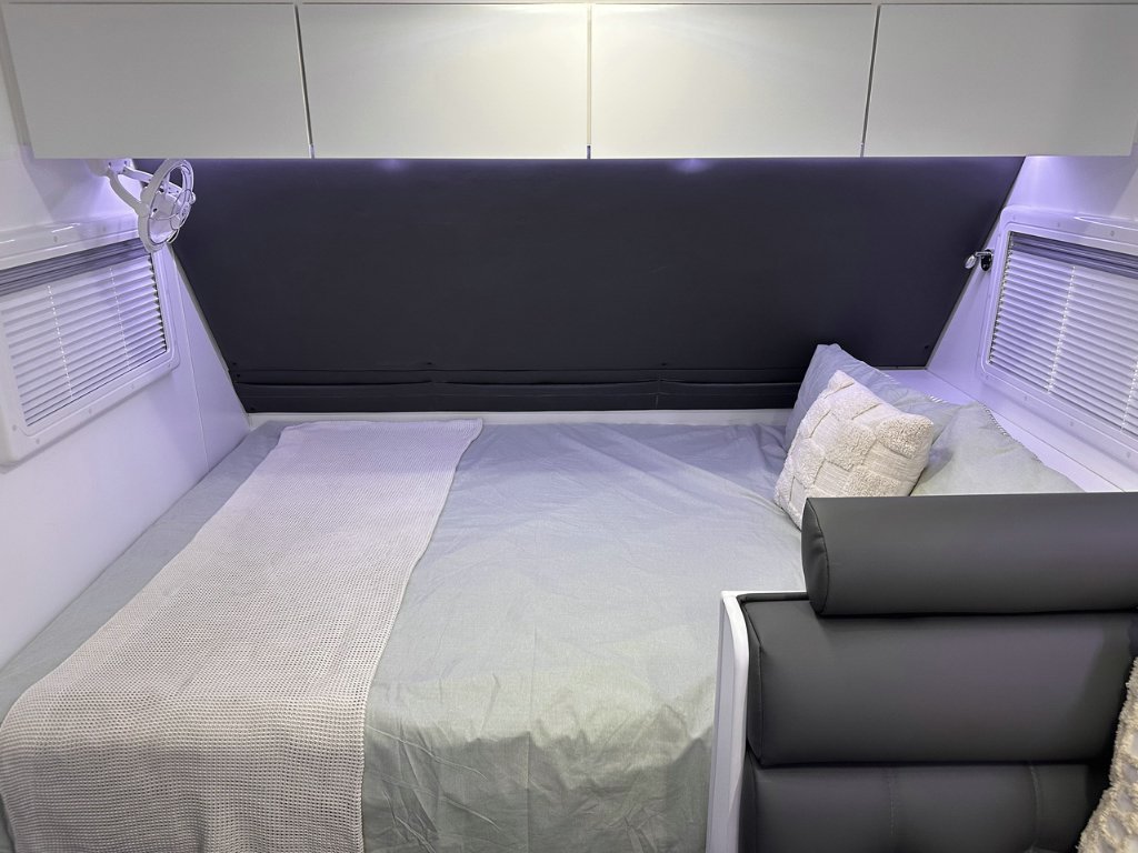 NEW 2026 LEADER CARAVANS GOLD LE DIRT ROADER CARAVAN 2 AXLE