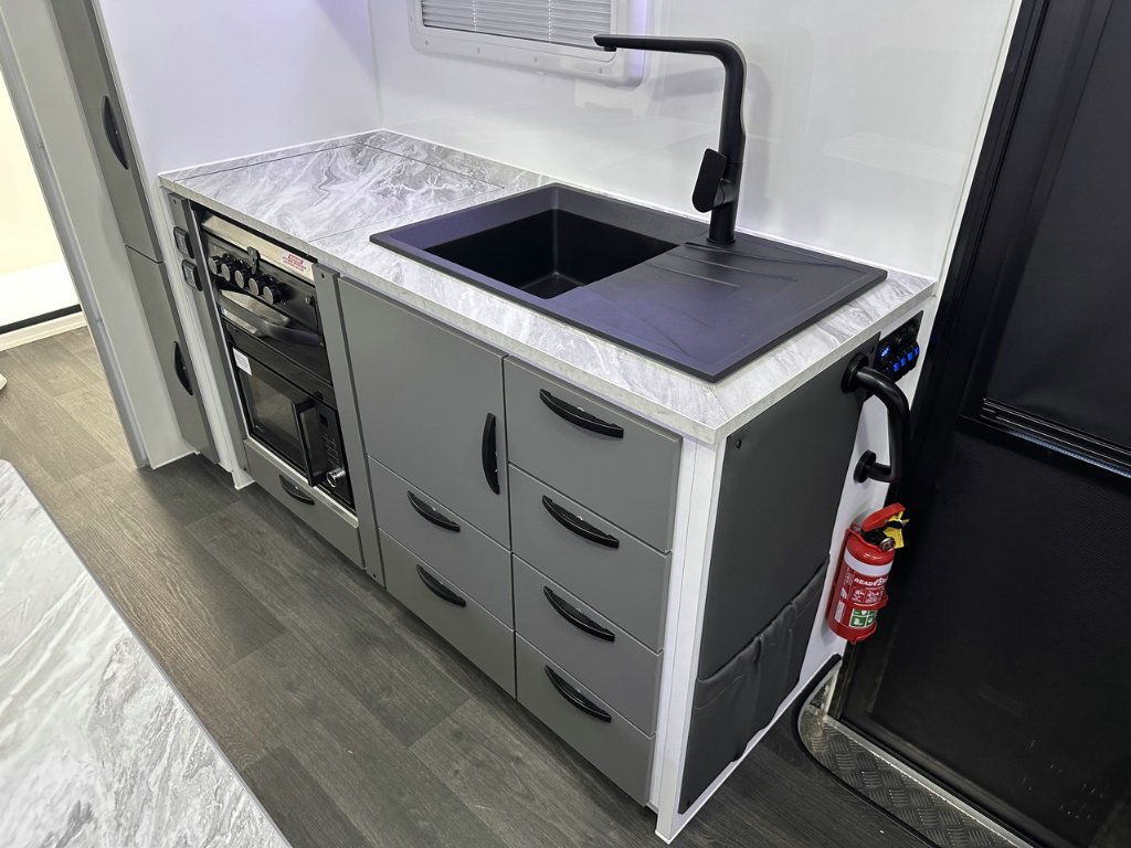 NEW 2026 LEADER CARAVANS GOLD LE DIRT ROADER CARAVAN 2 AXLE