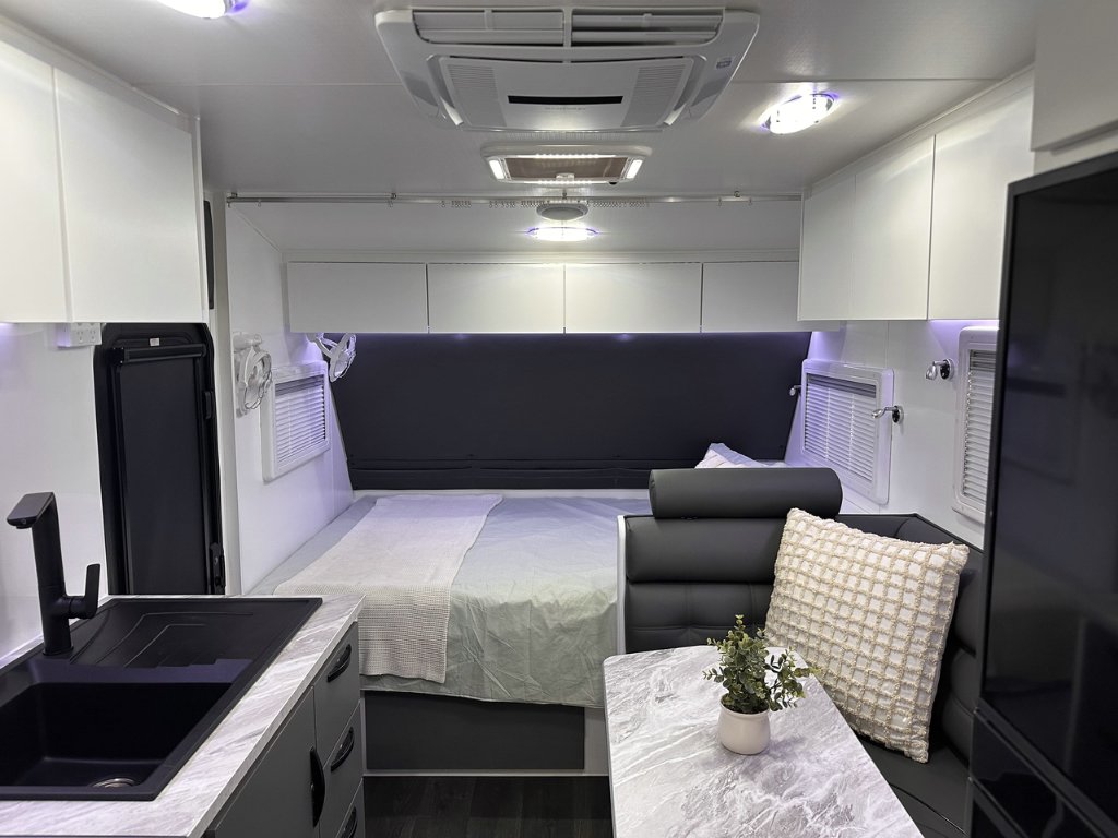 NEW 2026 LEADER CARAVANS GOLD LE DIRT ROADER CARAVAN 2 AXLE