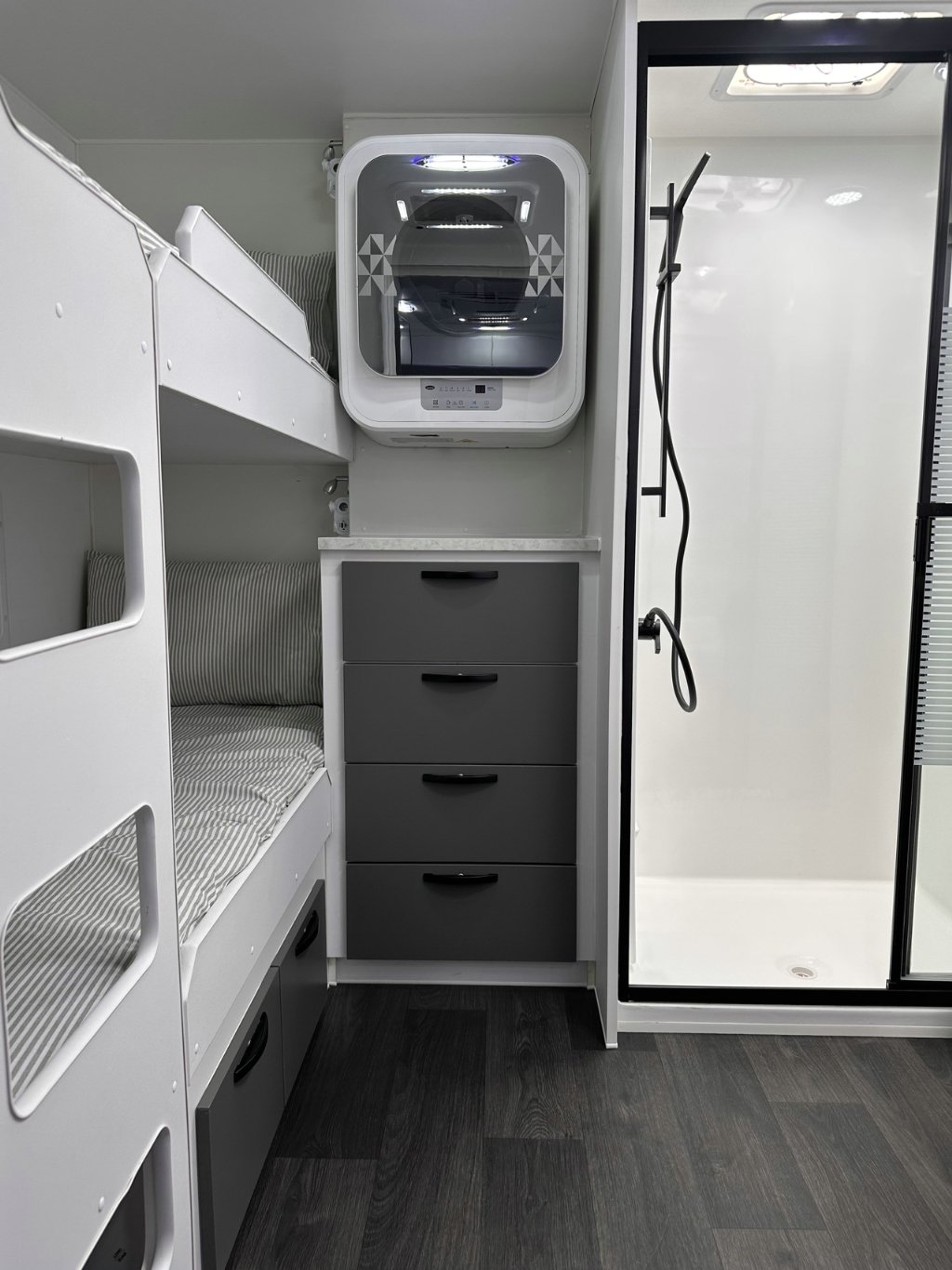 NEW 2026 LEADER CARAVANS GOLD LE DIRT ROADER CARAVAN 2 AXLE