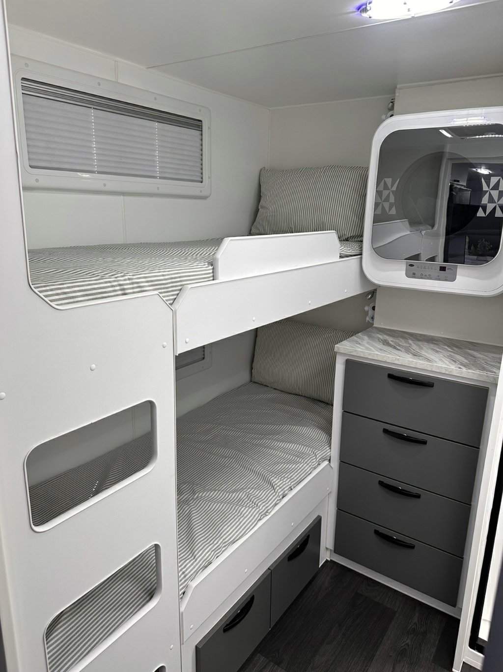 NEW 2026 LEADER CARAVANS GOLD LE DIRT ROADER CARAVAN 2 AXLE