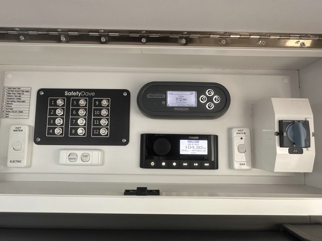 NEW 2026 LEADER CARAVANS GOLD LE DIRT ROADER CARAVAN 2 AXLE