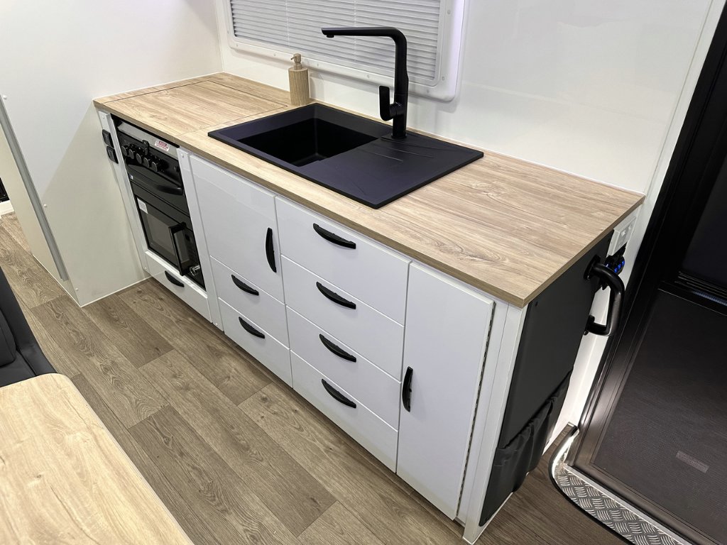 NEW 2026 LEADER CARAVANS GOLD LE DIRT ROADER CARAVAN 2 AXLE