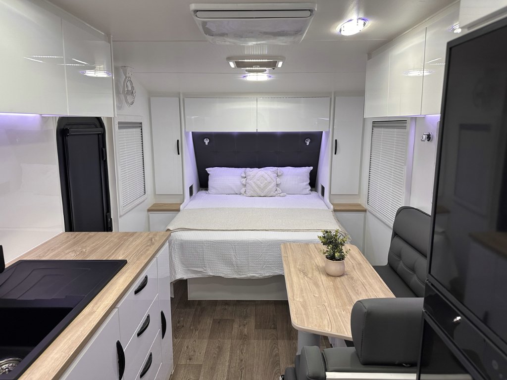 NEW 2026 LEADER CARAVANS GOLD LE DIRT ROADER CARAVAN 2 AXLE