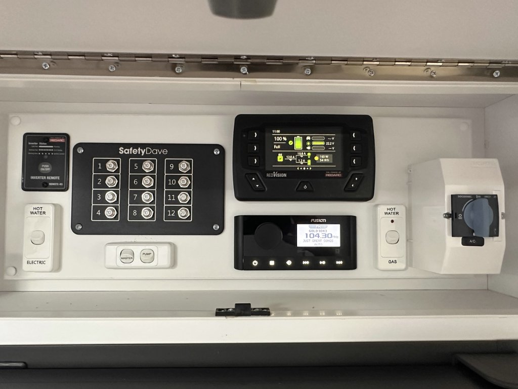 NEW 2026 LEADER CARAVANS GOLD LE DIRT ROADER CARAVAN 2 AXLE