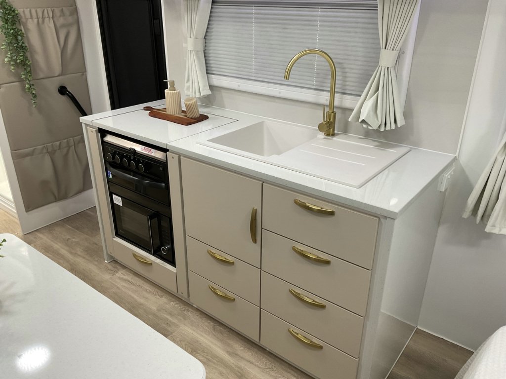 NEW 2026 SUPREME TERRITORY CARAVAN 1 AXLE