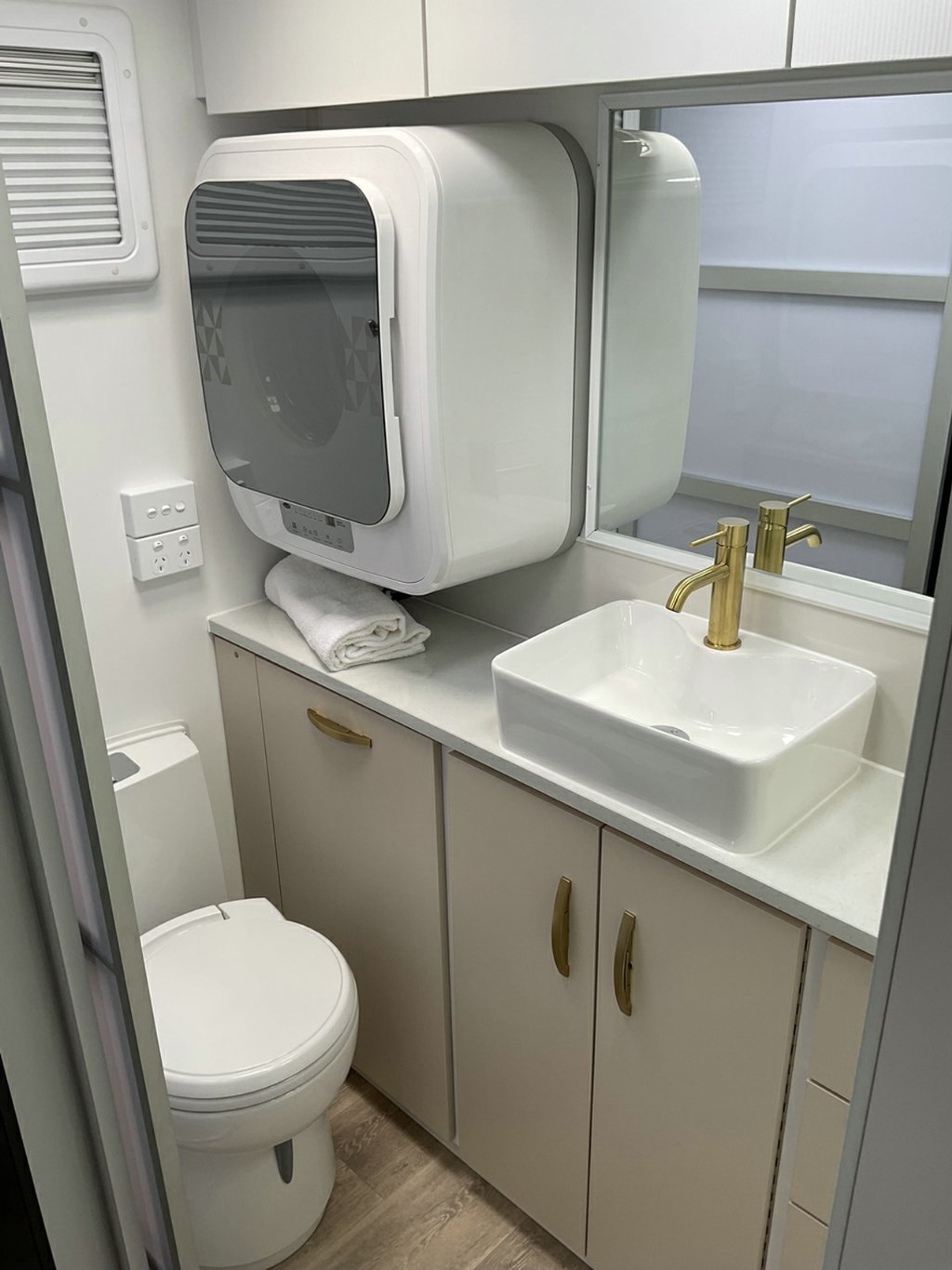 NEW 2026 SUPREME TERRITORY CARAVAN 1 AXLE