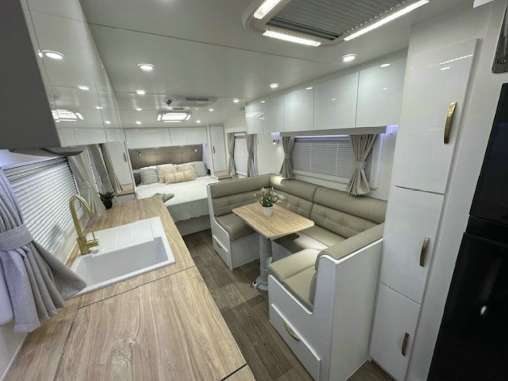 NEW 2025 SUPREME EXECUTIVE CARAVAN 2 AXLE