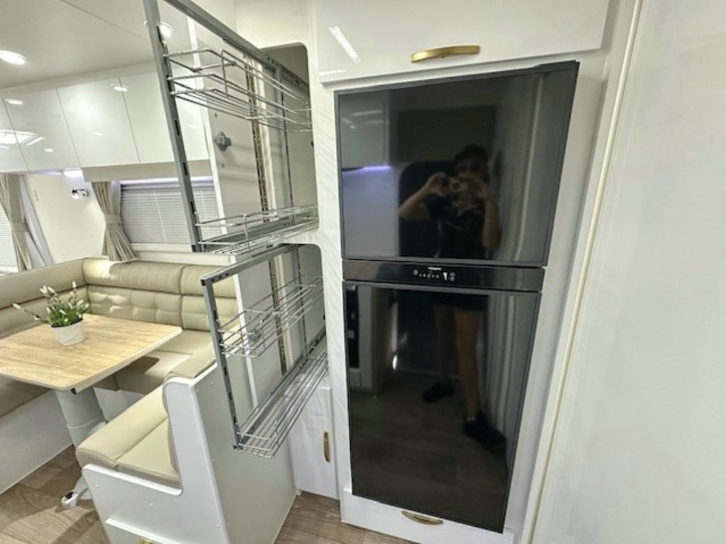 NEW 2025 SUPREME EXECUTIVE CARAVAN 2 AXLE