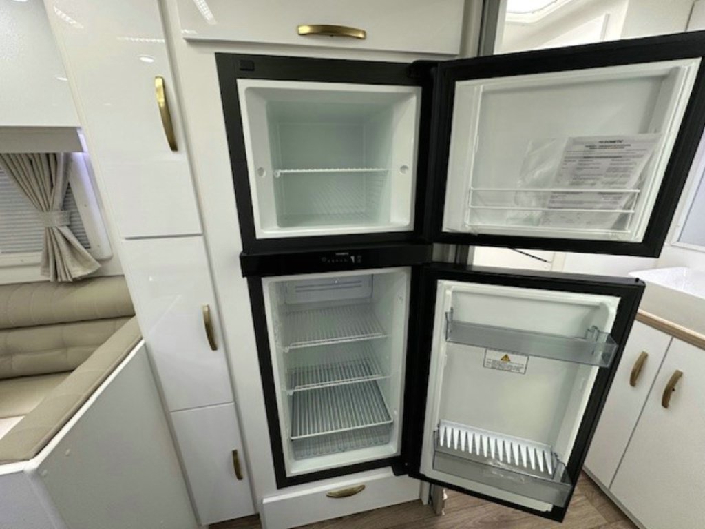 NEW 2025 SUPREME EXECUTIVE CARAVAN 2 AXLE