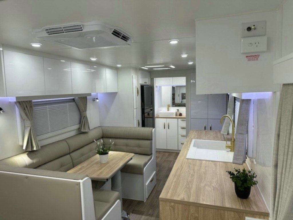 NEW 2025 SUPREME EXECUTIVE CARAVAN 2 AXLE