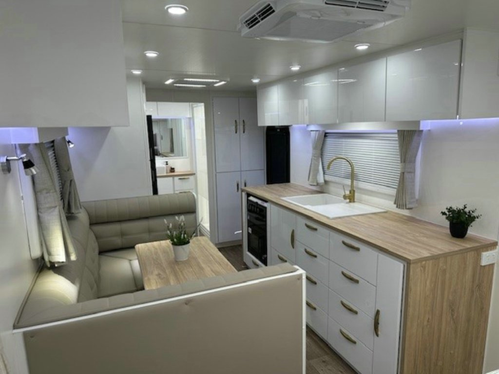 NEW 2025 SUPREME EXECUTIVE CARAVAN 2 AXLE