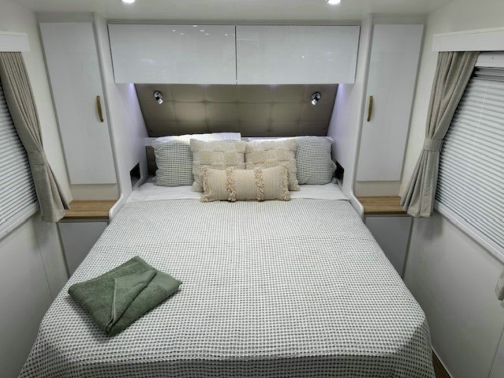 NEW 2025 SUPREME EXECUTIVE CARAVAN 2 AXLE