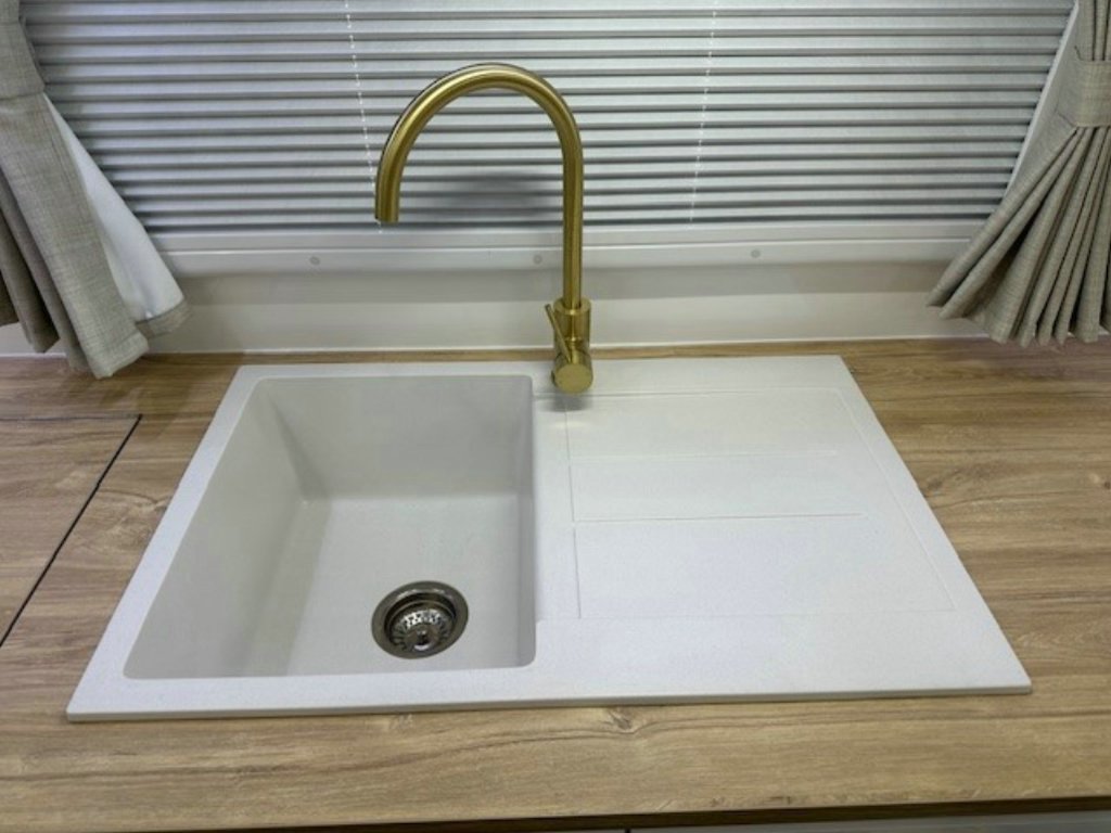 NEW 2025 SUPREME EXECUTIVE CARAVAN 2 AXLE