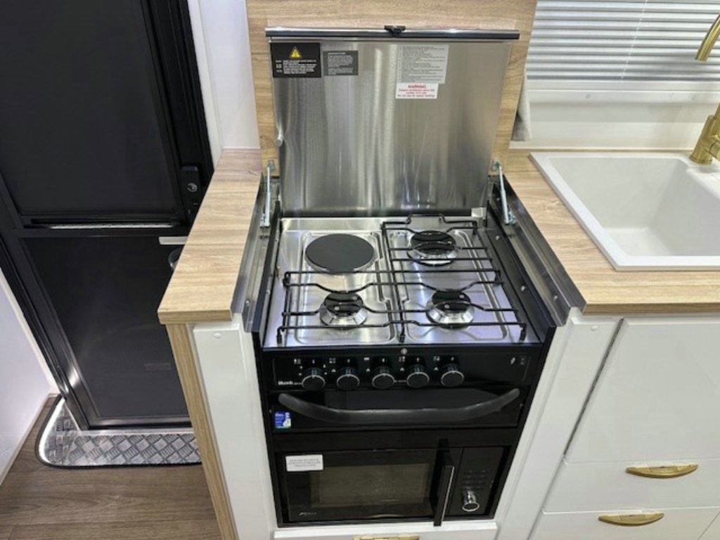 NEW 2025 SUPREME EXECUTIVE CARAVAN 2 AXLE