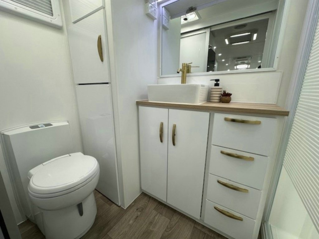 NEW 2025 SUPREME EXECUTIVE CARAVAN 2 AXLE