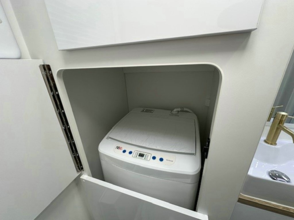 NEW 2025 SUPREME EXECUTIVE CARAVAN 2 AXLE