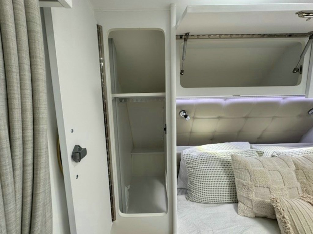 NEW 2025 SUPREME EXECUTIVE CARAVAN 2 AXLE