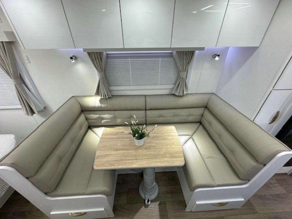 NEW 2025 SUPREME EXECUTIVE CARAVAN 2 AXLE