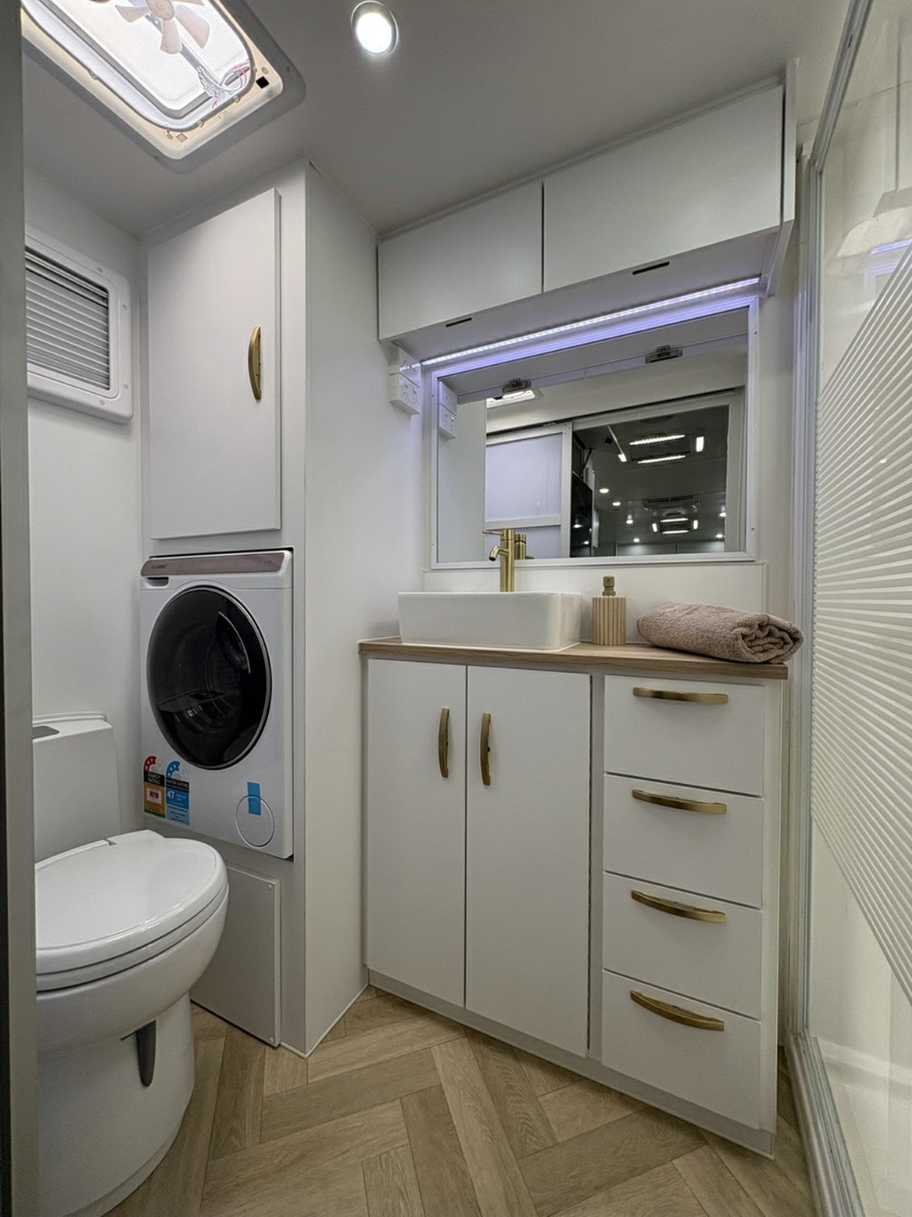 NEW 2026 SUPREME EXECUTIVE CARAVAN 2 AXLE