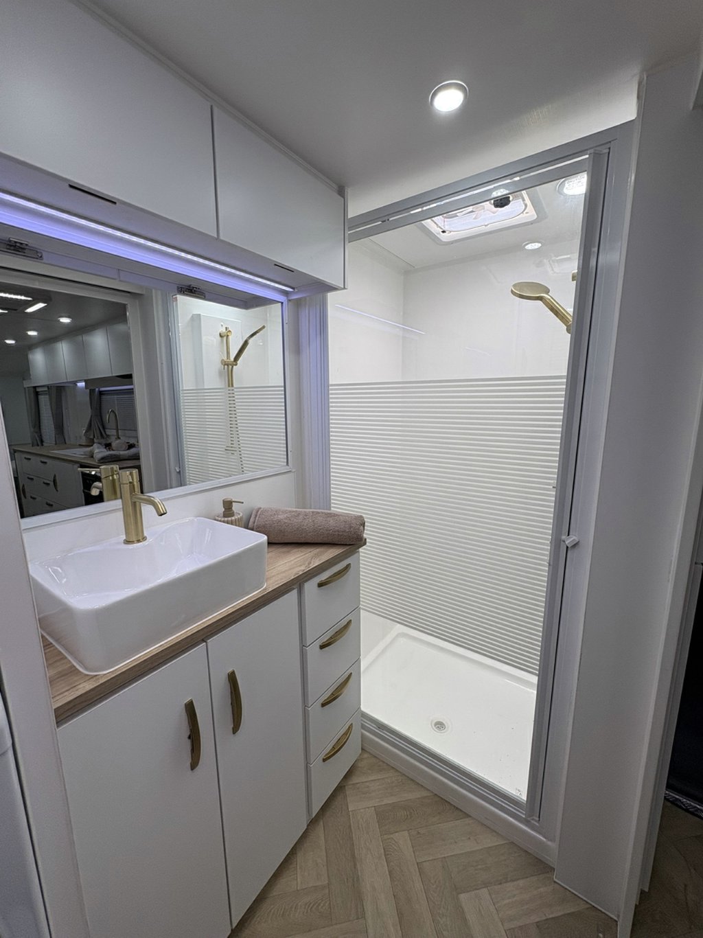 NEW 2026 SUPREME EXECUTIVE CARAVAN 2 AXLE