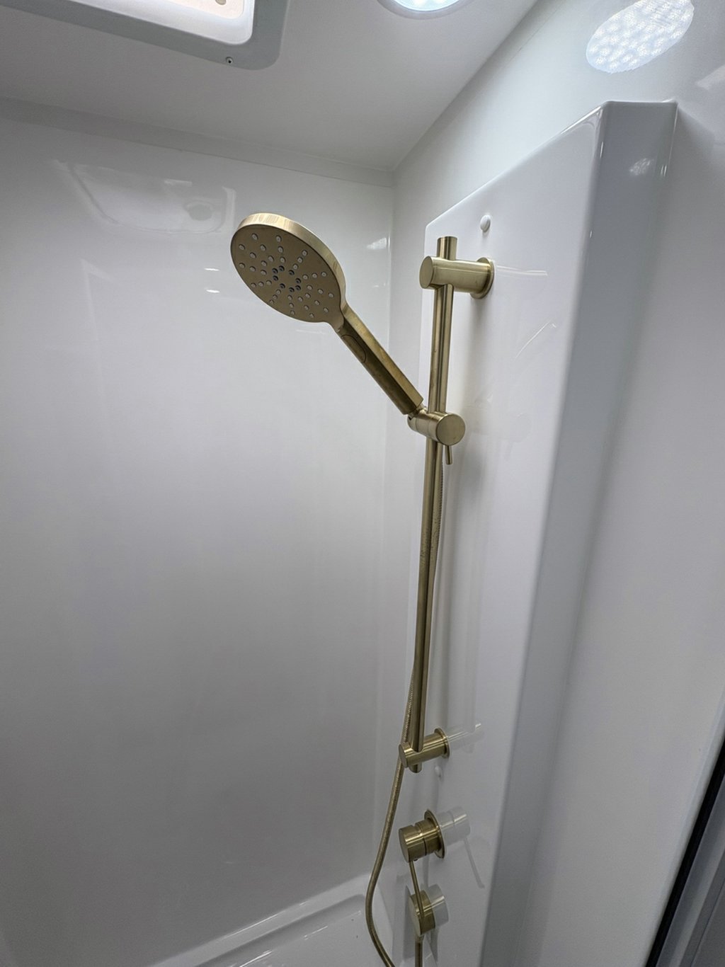 NEW 2026 SUPREME EXECUTIVE CARAVAN 2 AXLE