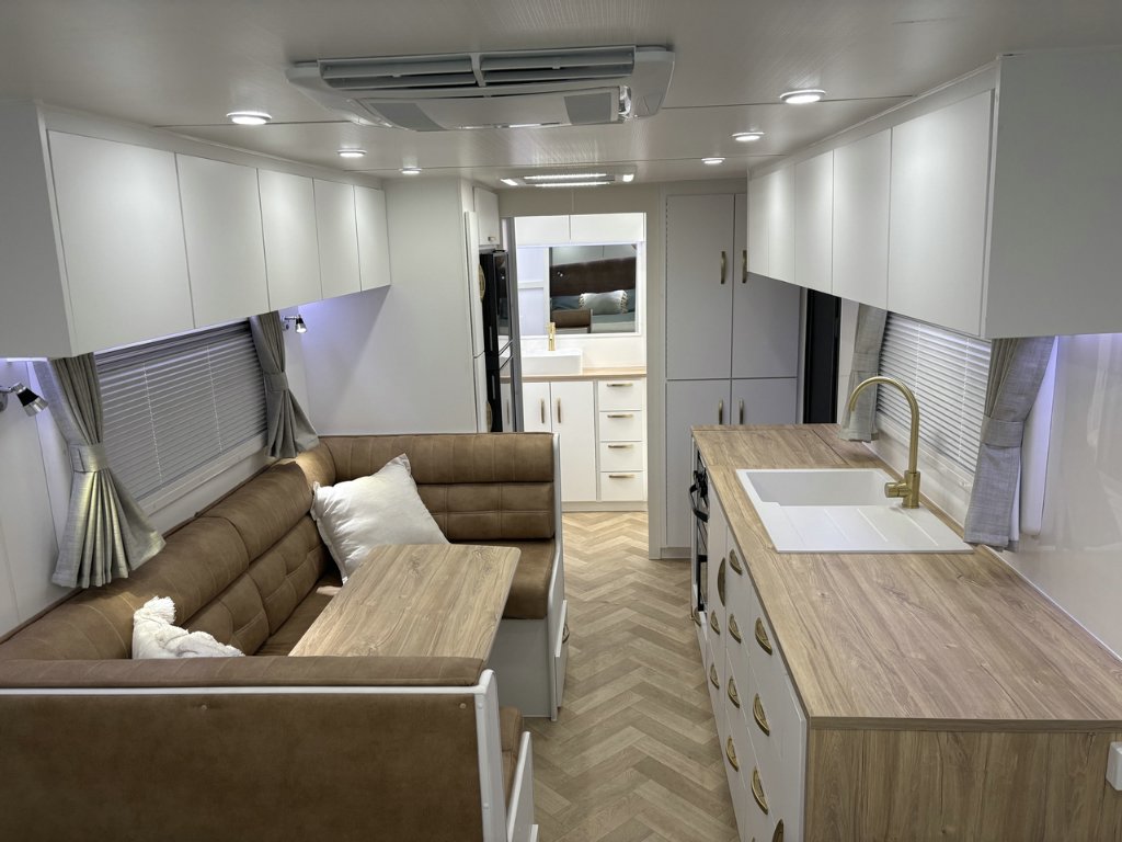 NEW 2026 SUPREME EXECUTIVE CARAVAN 2 AXLE