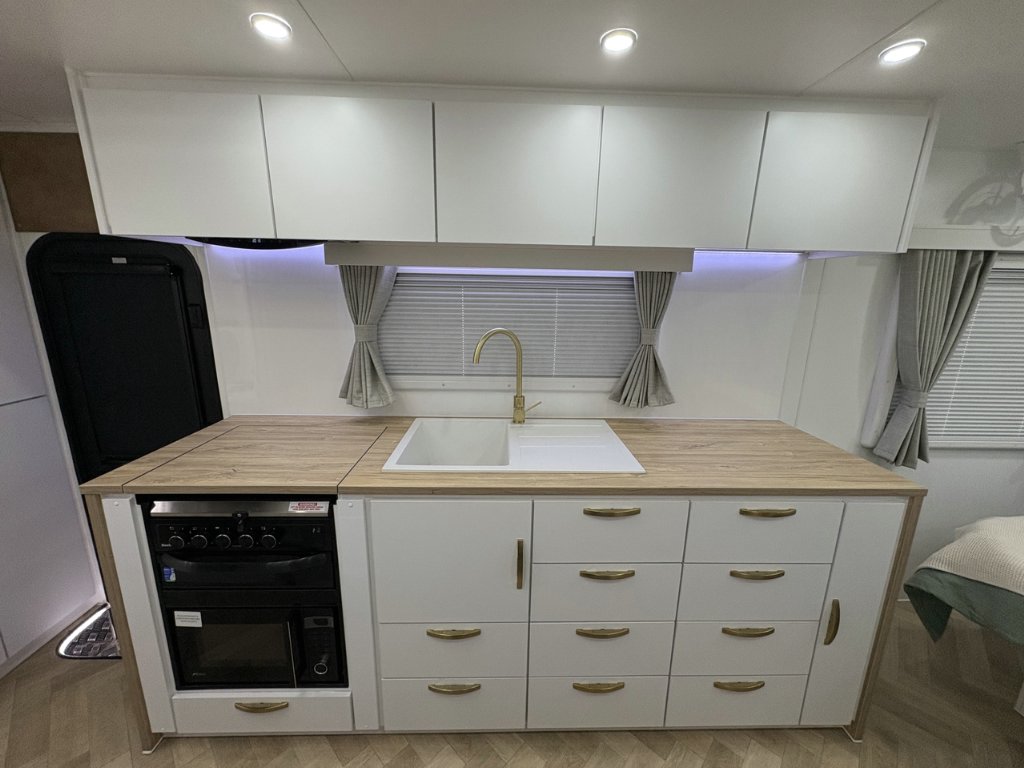 NEW 2026 SUPREME EXECUTIVE CARAVAN 2 AXLE