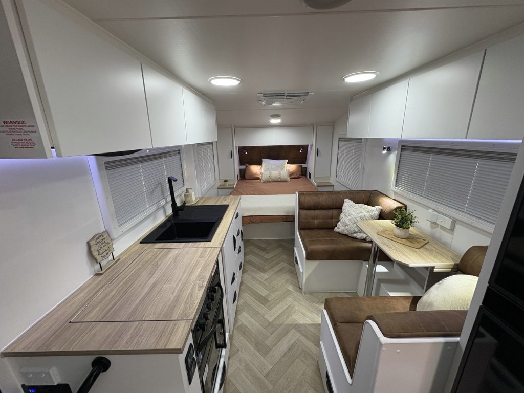 NEW 2026 SUPREME CLASSIC TOURER CARAVAN 2 AXLE