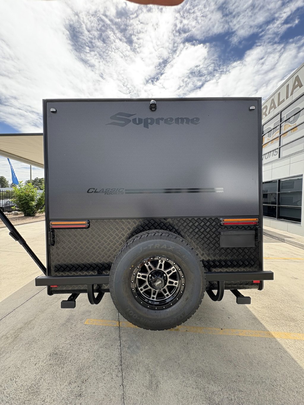 NEW 2026 SUPREME CLASSIC TOURER CARAVAN 2 AXLE