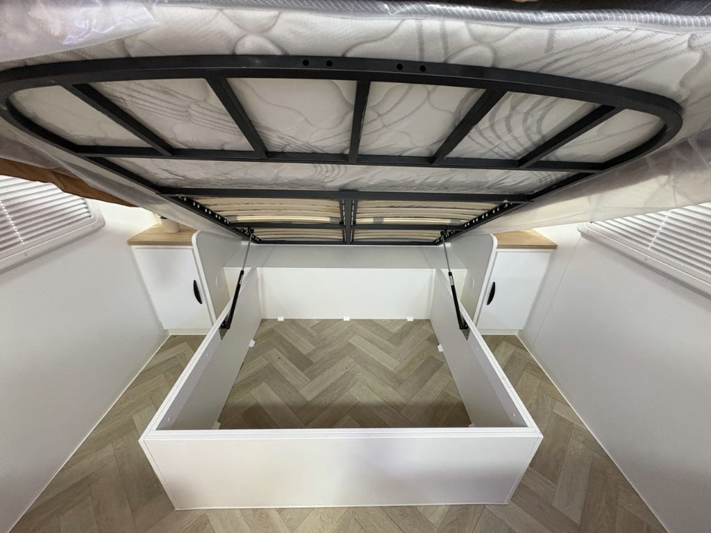 NEW 2026 SUPREME CLASSIC TOURER CARAVAN 2 AXLE