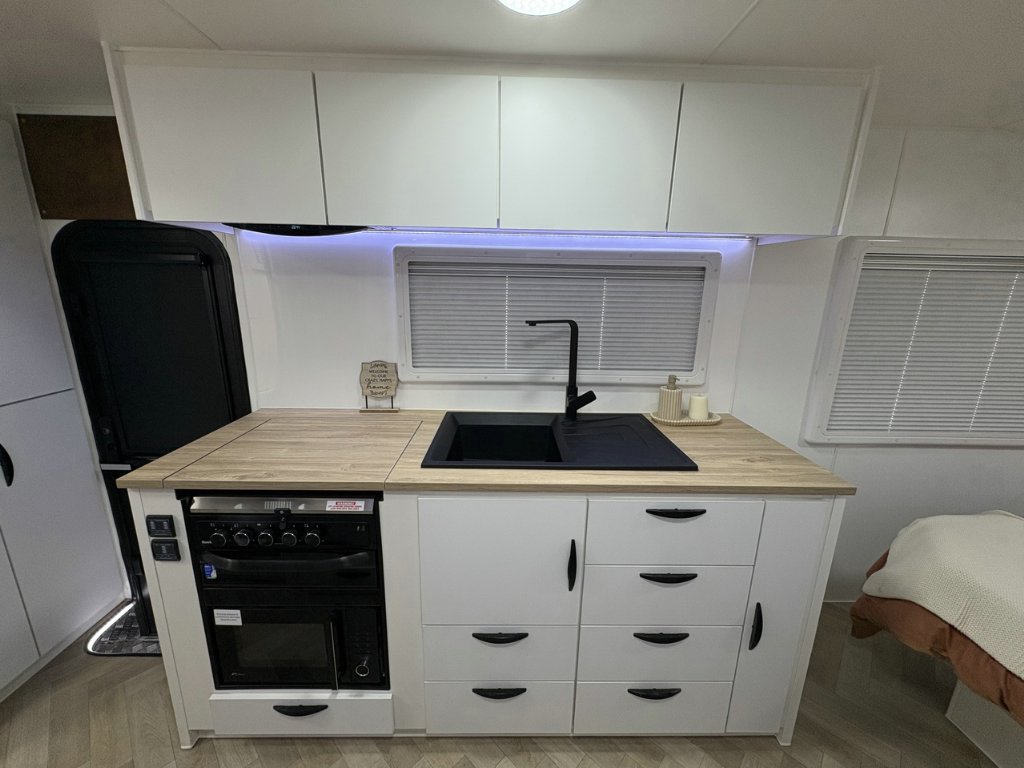 NEW 2026 SUPREME CLASSIC TOURER CARAVAN 2 AXLE