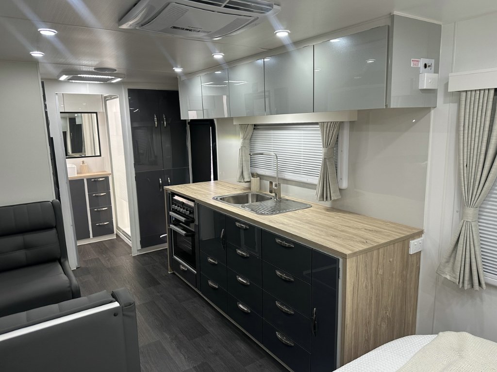 NEW 2025 SUPREME SPIRIT CARAVAN 2 AXLE