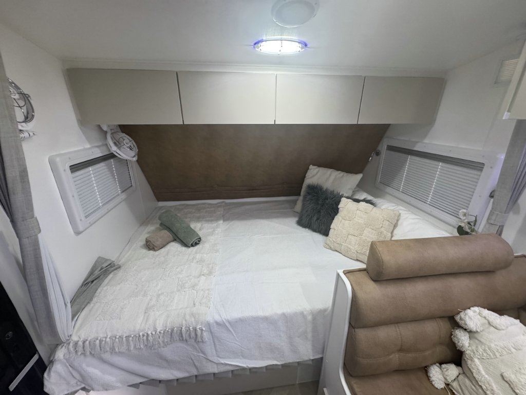 NEW 2026 LEADER CARAVANS GOLD LE DIRT ROADER CARAVAN 2 AXLE