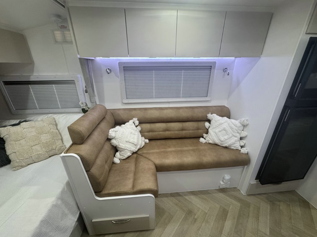 NEW 2026 LEADER CARAVANS GOLD LE DIRT ROADER CARAVAN 2 AXLE