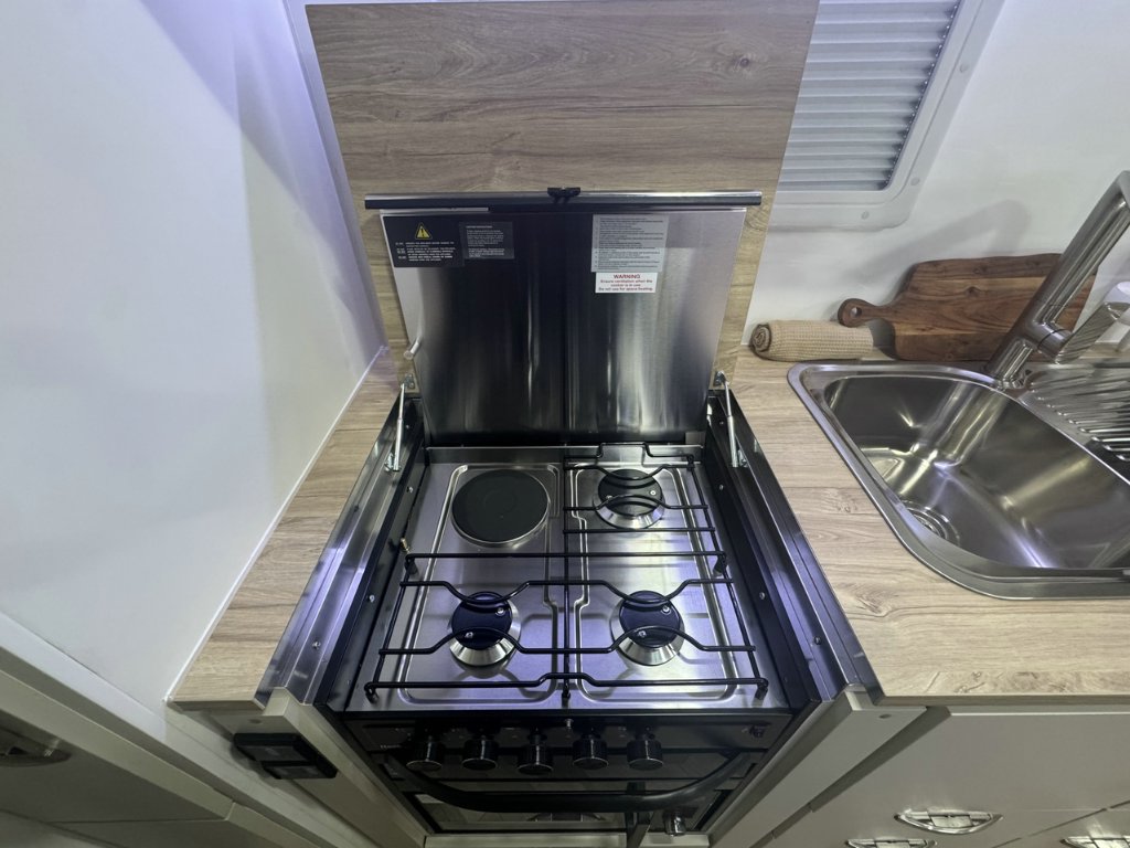 NEW 2026 LEADER CARAVANS GOLD LE DIRT ROADER CARAVAN 2 AXLE