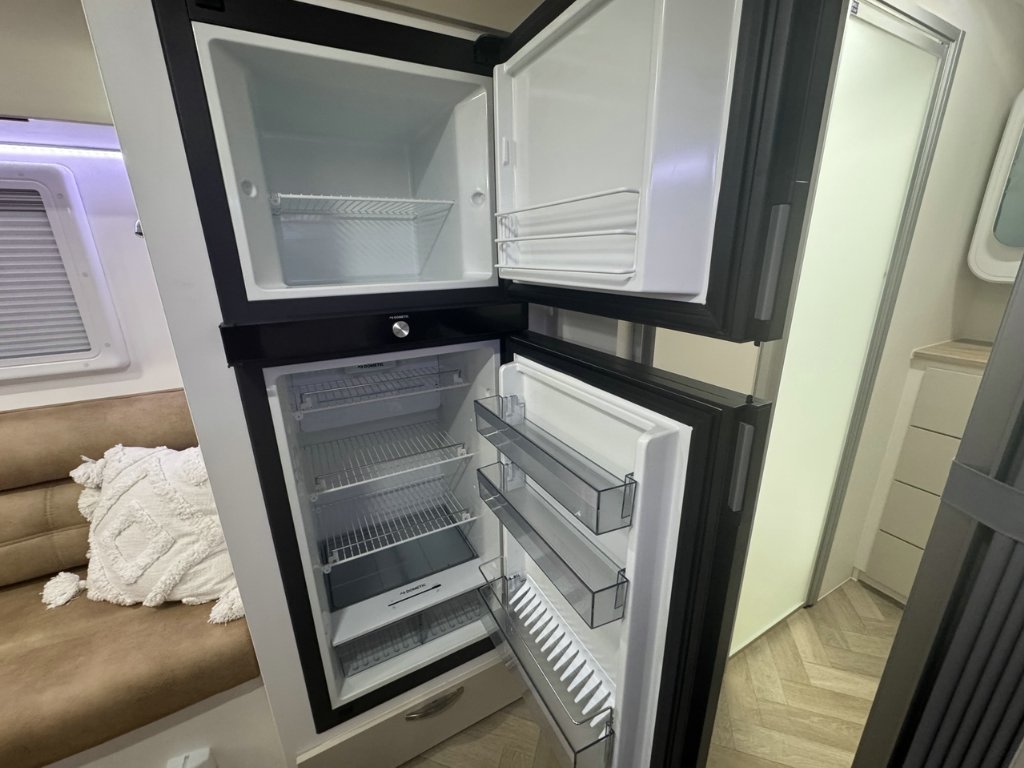 NEW 2026 LEADER CARAVANS GOLD LE DIRT ROADER CARAVAN 2 AXLE