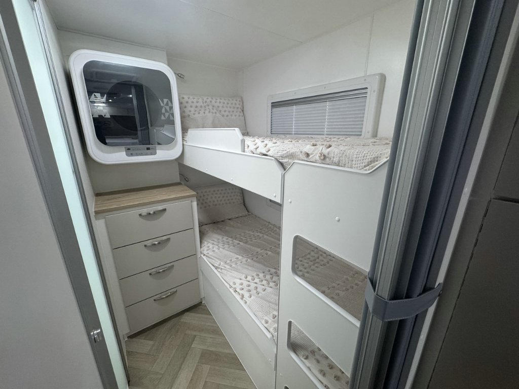 NEW 2026 LEADER CARAVANS GOLD LE DIRT ROADER CARAVAN 2 AXLE