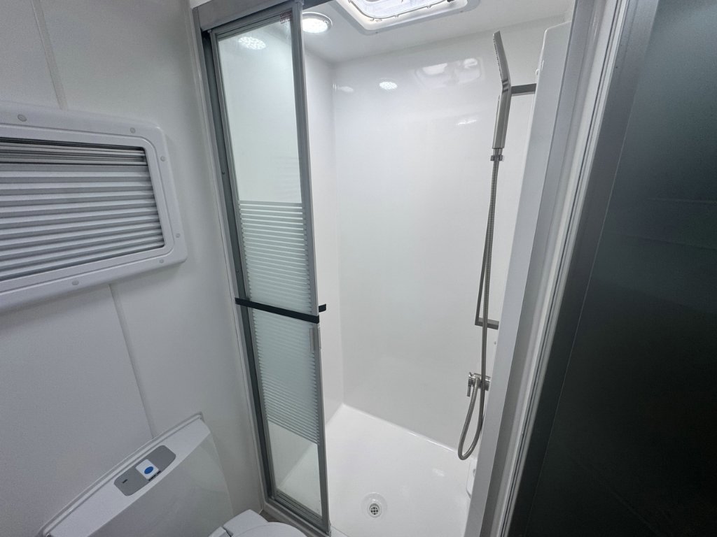 NEW 2026 LEADER CARAVANS GOLD LE DIRT ROADER CARAVAN 2 AXLE