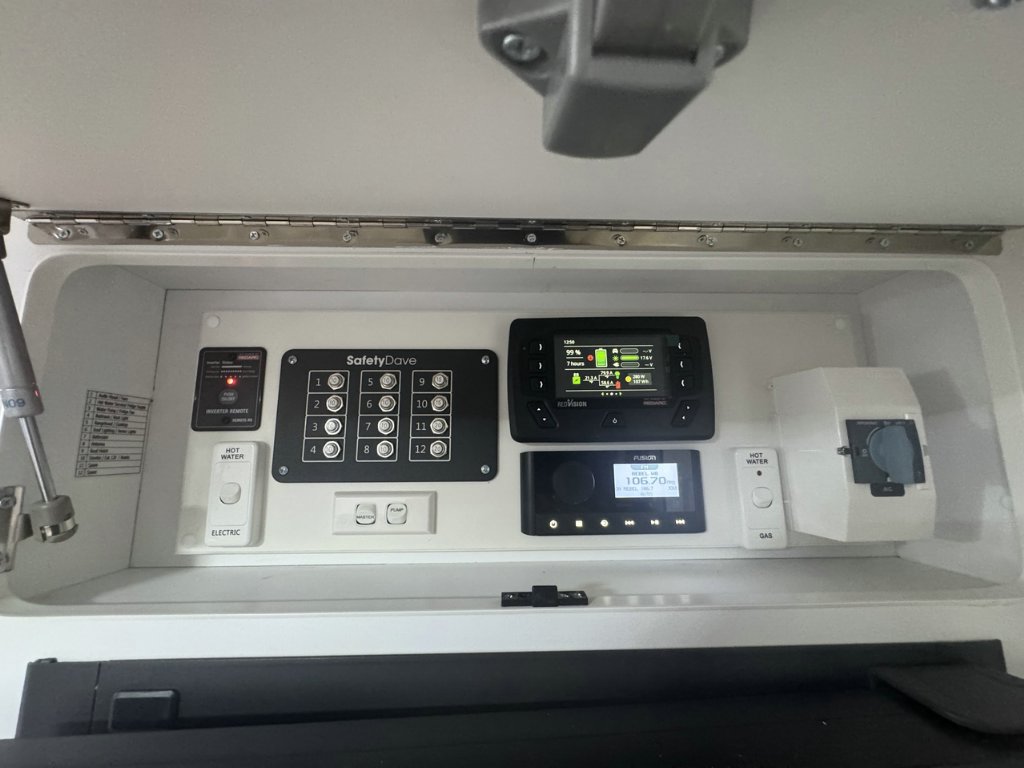 NEW 2026 LEADER CARAVANS GOLD LE DIRT ROADER CARAVAN 2 AXLE