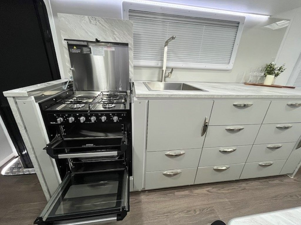 NEW 2025 SUPREME TERRITORY CARAVAN 2 AXLE