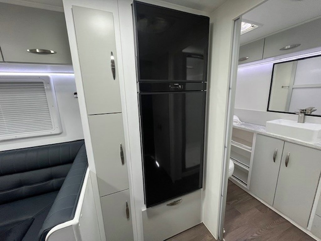 NEW 2025 SUPREME TERRITORY CARAVAN 2 AXLE