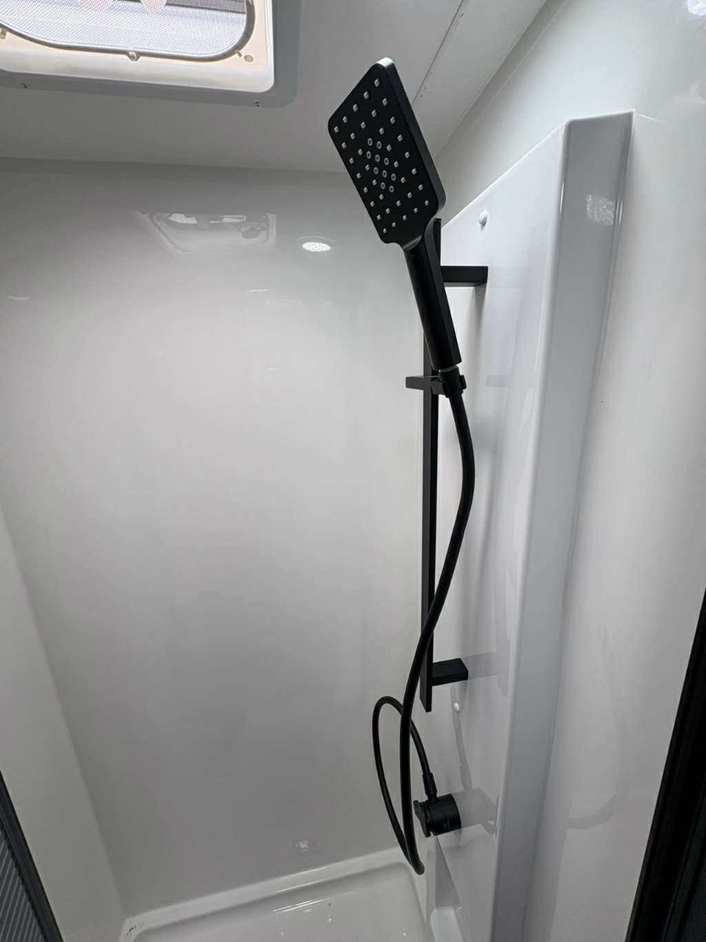 NEW 2026 SUPREME CLASSIC TOURER 20K SERIES CARAVAN 2 AXLE