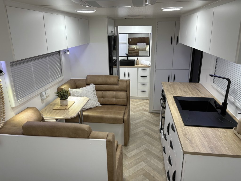 NEW 2026 SUPREME CLASSIC TOURER 20K SERIES CARAVAN 2 AXLE